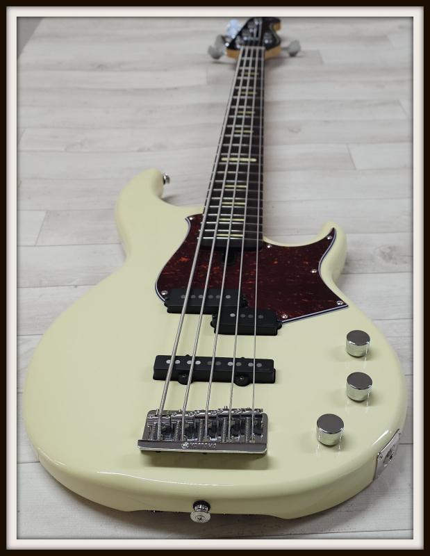 Yamaha Pro Series BBP35, Vintage White II